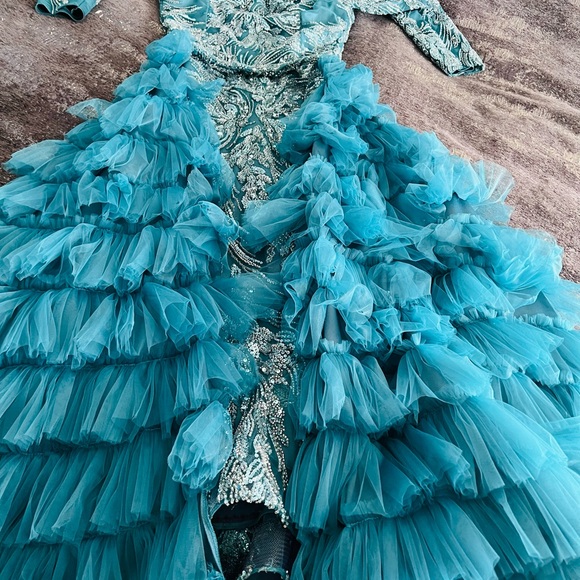 Dresses & Skirts - Elegant Blue Ruffled Gown